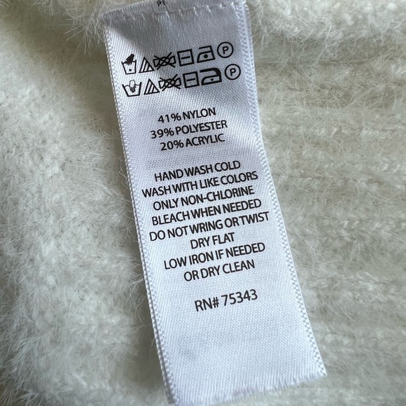 Jessica Simpson V Neck Sleeveless Sweater - Picture 6 of 7